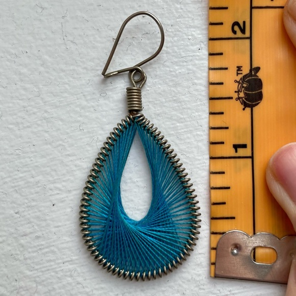 Wire and string teardrop earrings - Picture 2 of 2